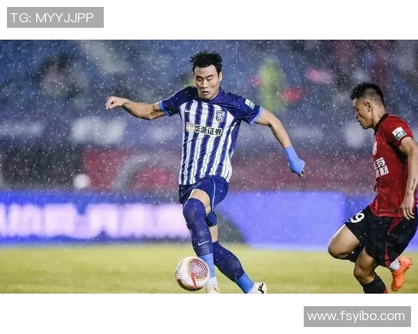 中国足球队教练停球引发热议球迷对战术调整和球员表现各抒己见